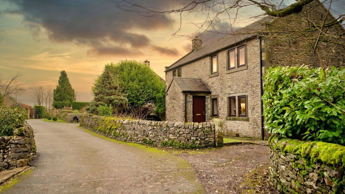 Alstonfield House | Stunning villa for 5 people with WIFI, TV and parking