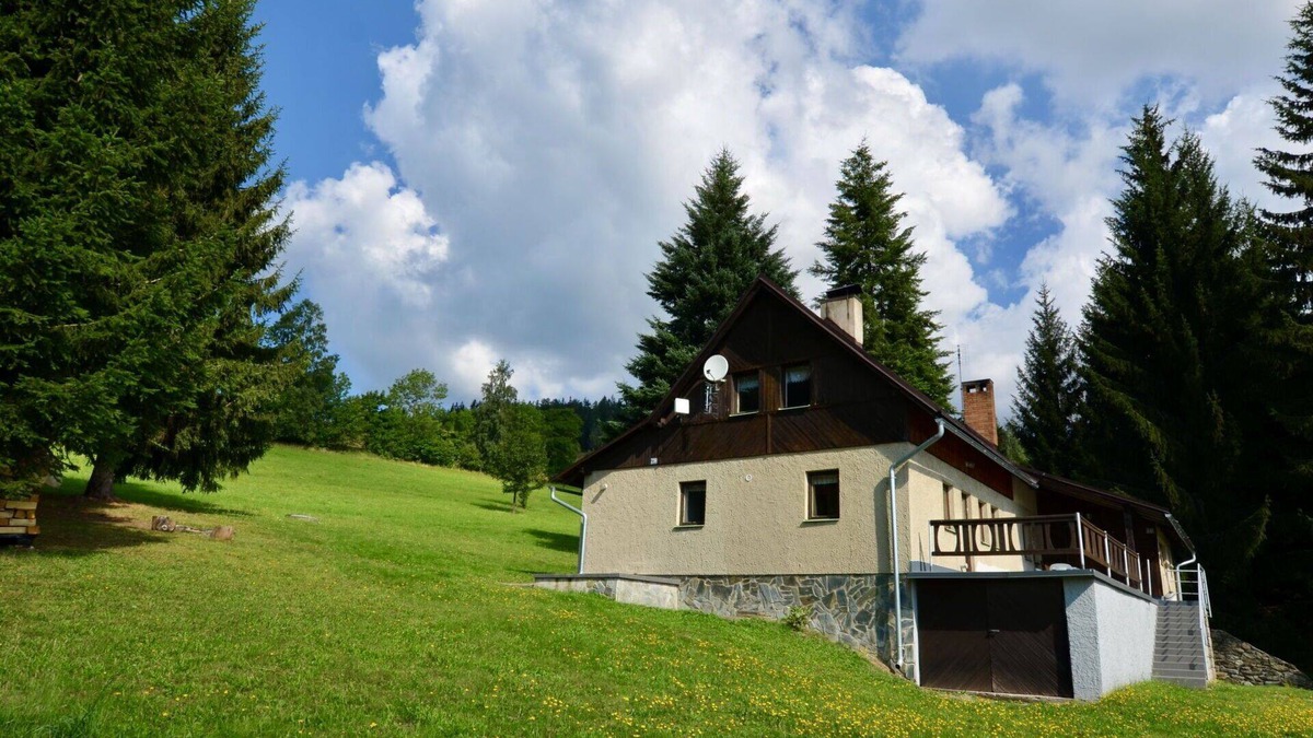 Vitkovice House | Stunning villa for 6 people with WIFI, TV, terrace, pets allowed, panoramic view and parking