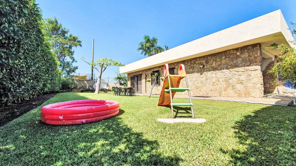 Brucoli House | Stunning villa for 6 guests with A/C, WIFI and terrace