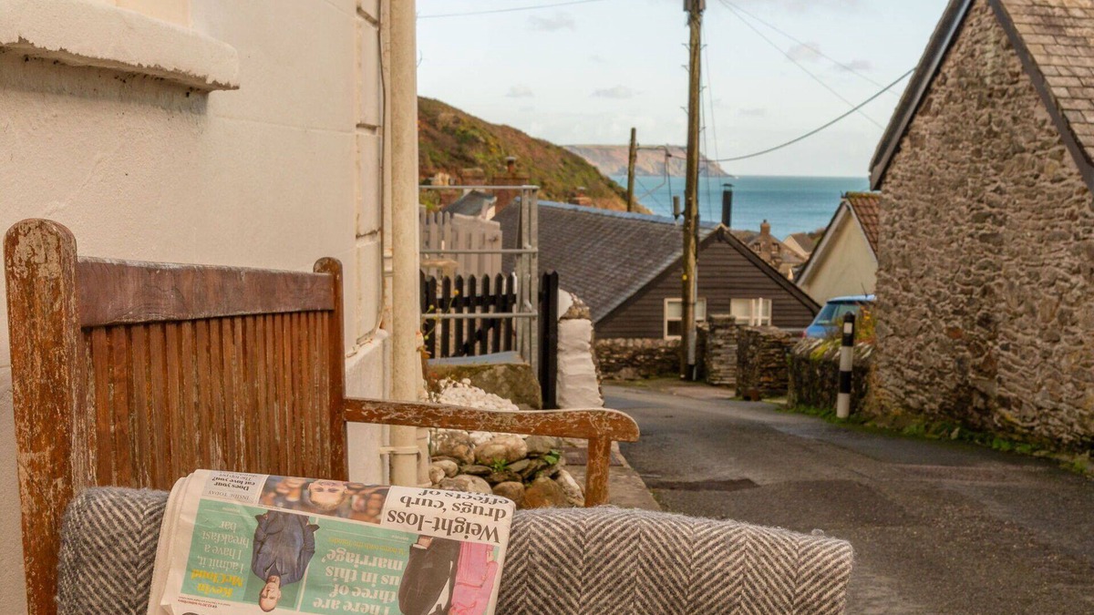 Portloe House | Stunning villa for 6 people with WIFI, TV, patio, pets allowed and parking