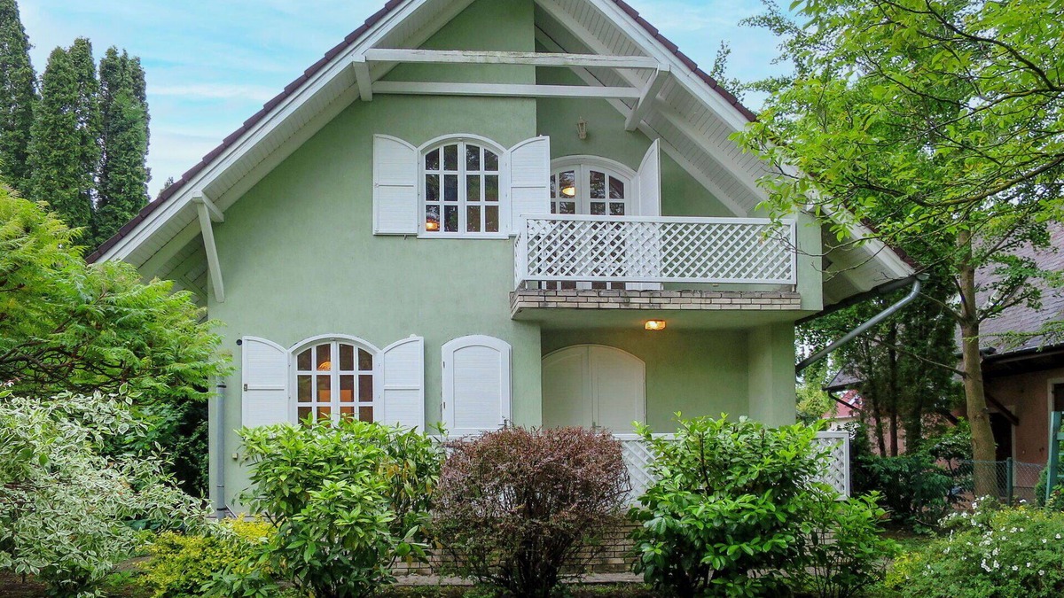 Siofok-Sosto House | Stunning villa for 7 people with TV, terrace, pets allowed and parking