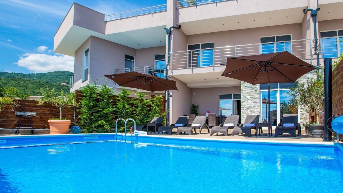 Mihotici House | Stunning villa for 8 guests with private pool, WIFI, A/C, TV, terrace and parking