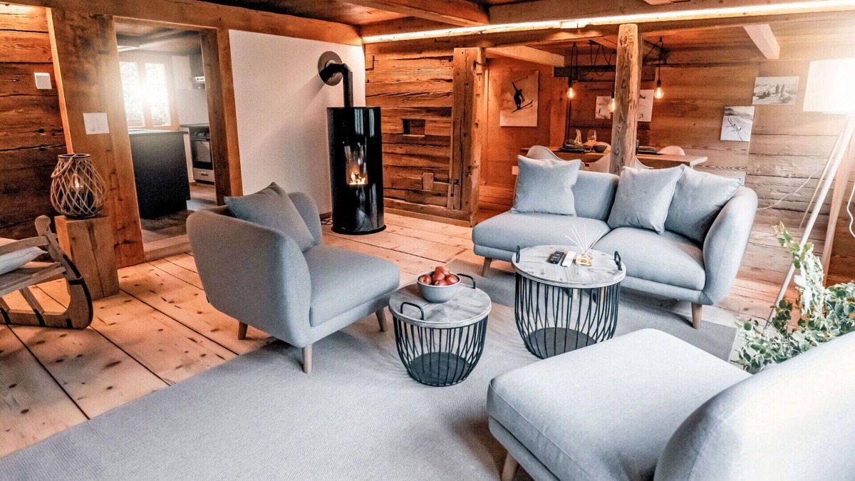 Innertkirchen Villa | Stunning villa for 2 guests with WIFI, TV, patio, panoramic view and parking