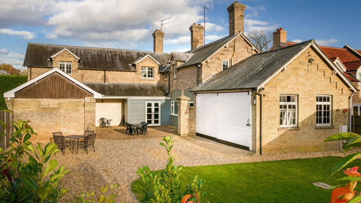 Tilney Fen End House | Stunning villa for 11 guests with WIFI, TV and parking