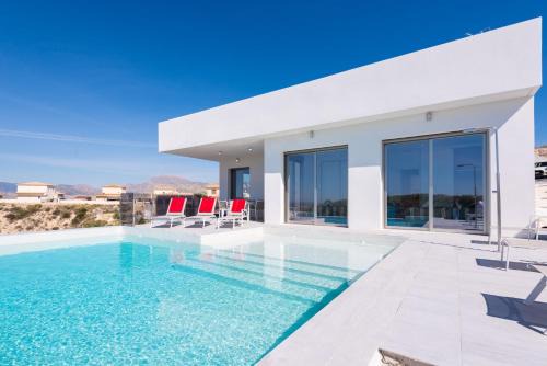 Llano de los Pastores Villa | Stunning Villa Mistral Private pool