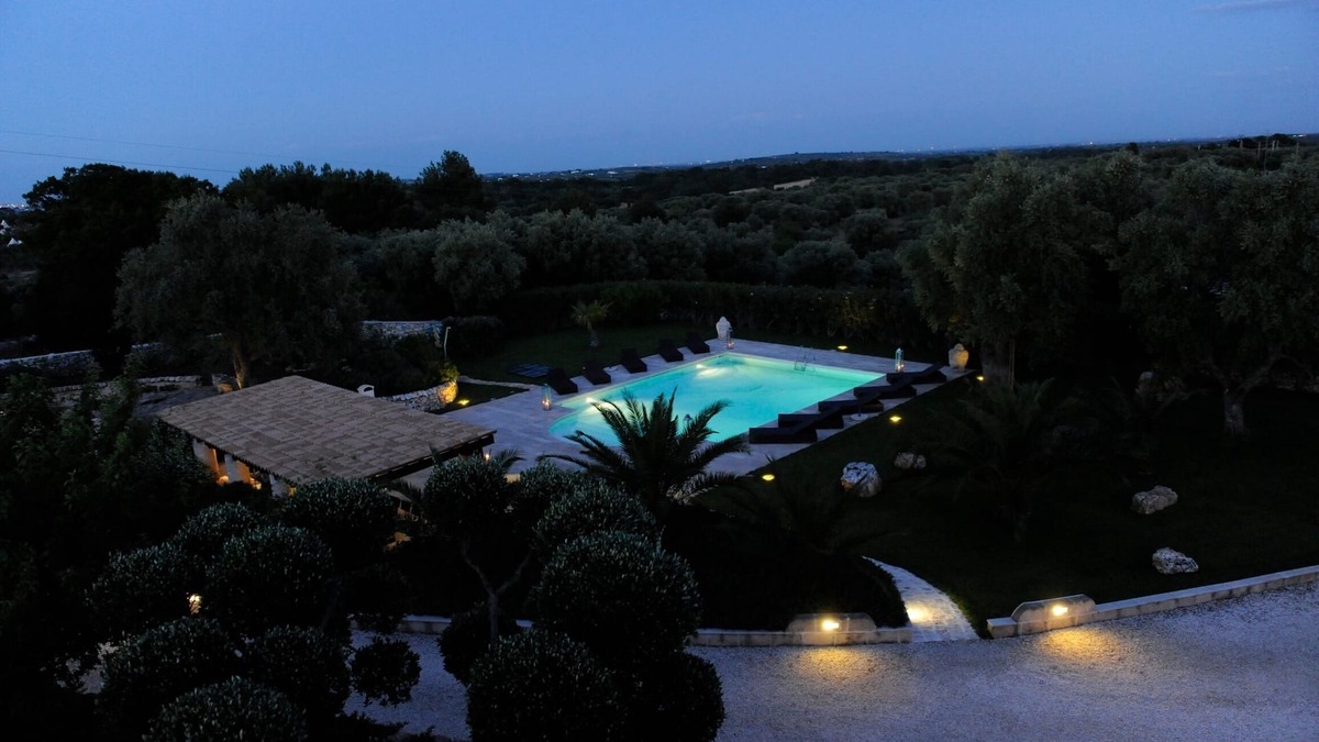 Ostuni Villa | Stunning Villa & Trullo in Ostuni. Amazing Roof Terrace/Heated Pool/Aircon/WiFi