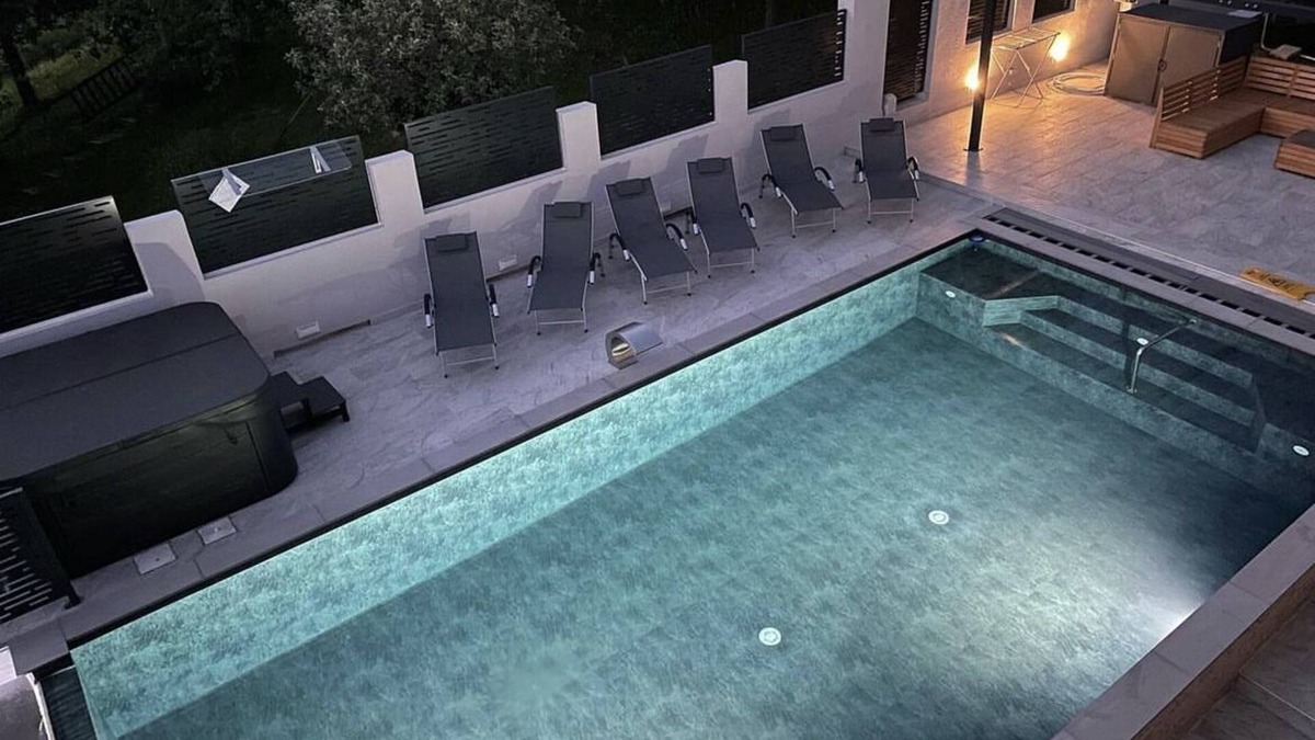 Donji Martijanec Villa | Stunning Villa with infinity pool, Croatia