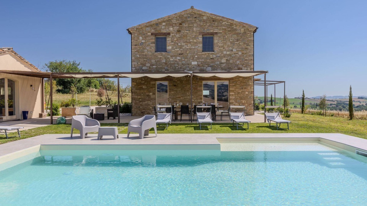 Colle San Valentino Villa | Stunning villa with pool in the hills, halfway between the sea and the mountains
