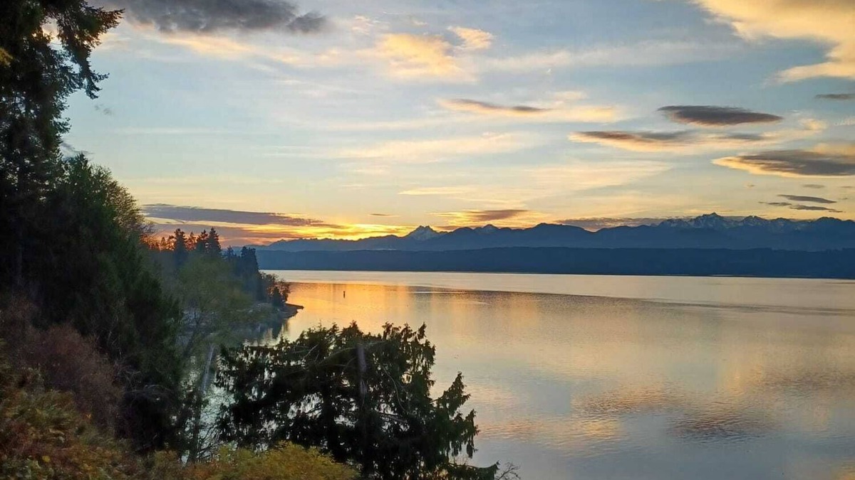 Poulsbo House | Stunning Water - Mountain View at the Edgewater Bluff Retreat