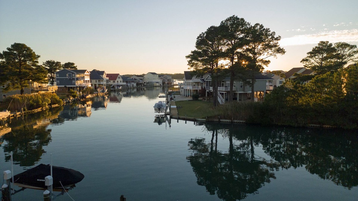 Captain's Cove House | Stunning waterfront panoramic view getaway house