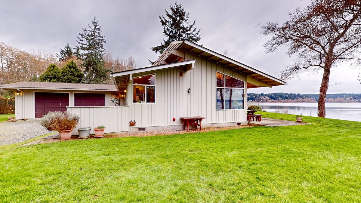 Vashon Island House | Stunning waterfront escape with patio, beach access, & gorgeous bay views
