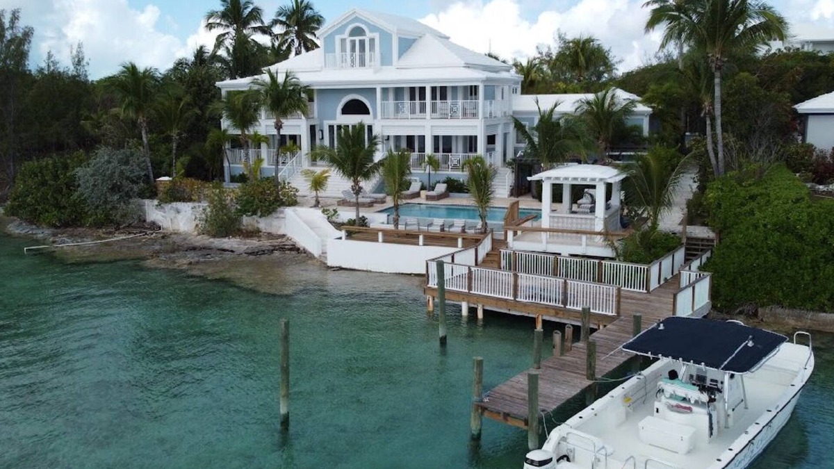 George Town House | Stunning Waterfront Home in Great Exuma, Bahamas!