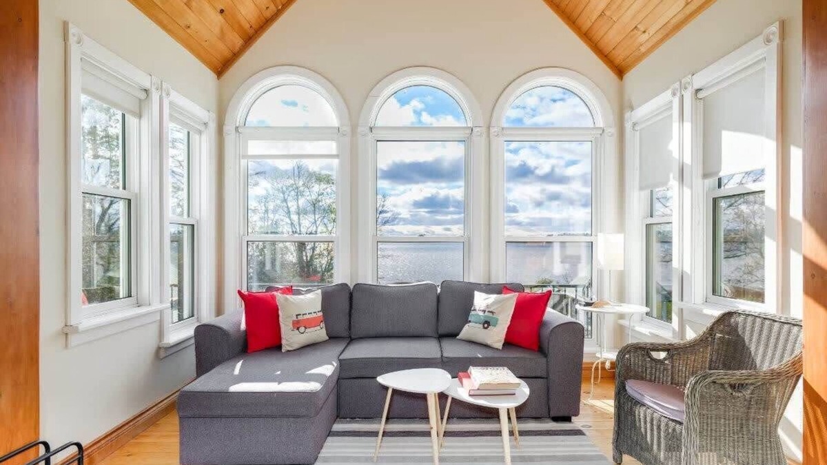 Aylmer House | Stunning waterfront home, 25min to downtown Ottawa