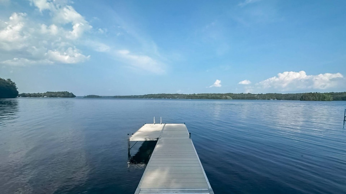 South China House | Stunning waterfront home with beach frontage & dock, & fast WiFi