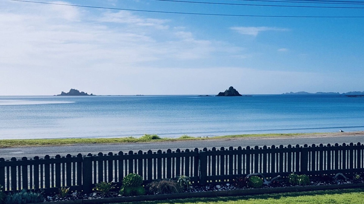 Oakura House | Stunning Waterfront Paradise
