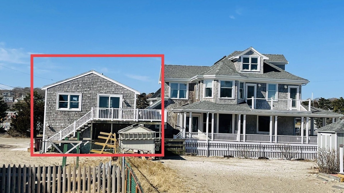 Humarock Cottage | Stunning Waterfront at Beautiful Humarock Beach Opening