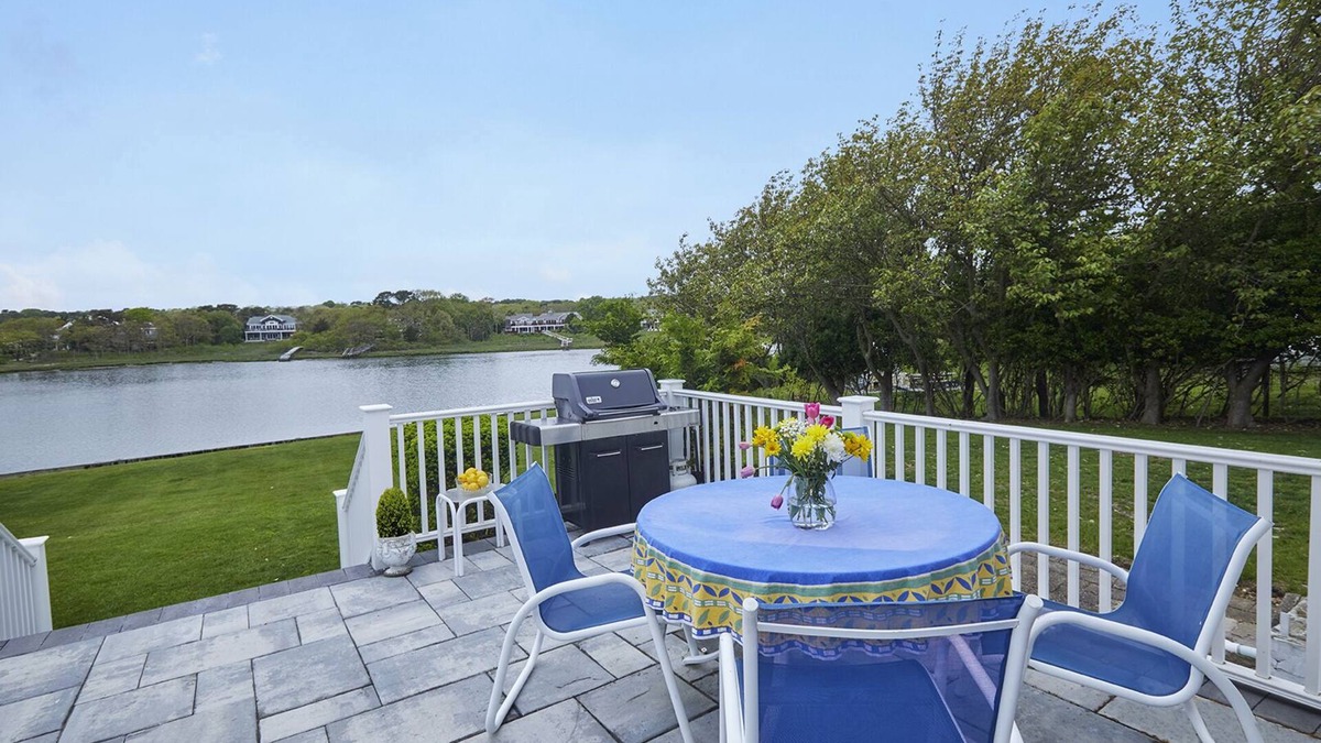 Shinnecock Hills House | Stunning Waterfront Beach House