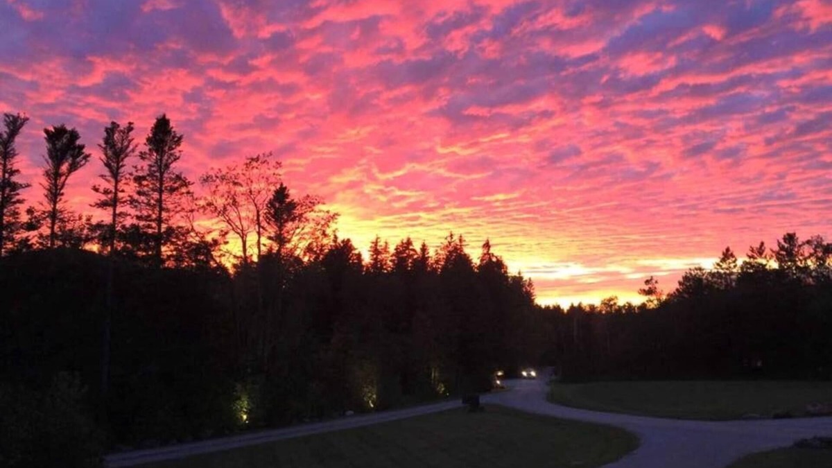 East Haven Rutland County House | Stunning Wedding & Retreat Venue (19 bedrooms)