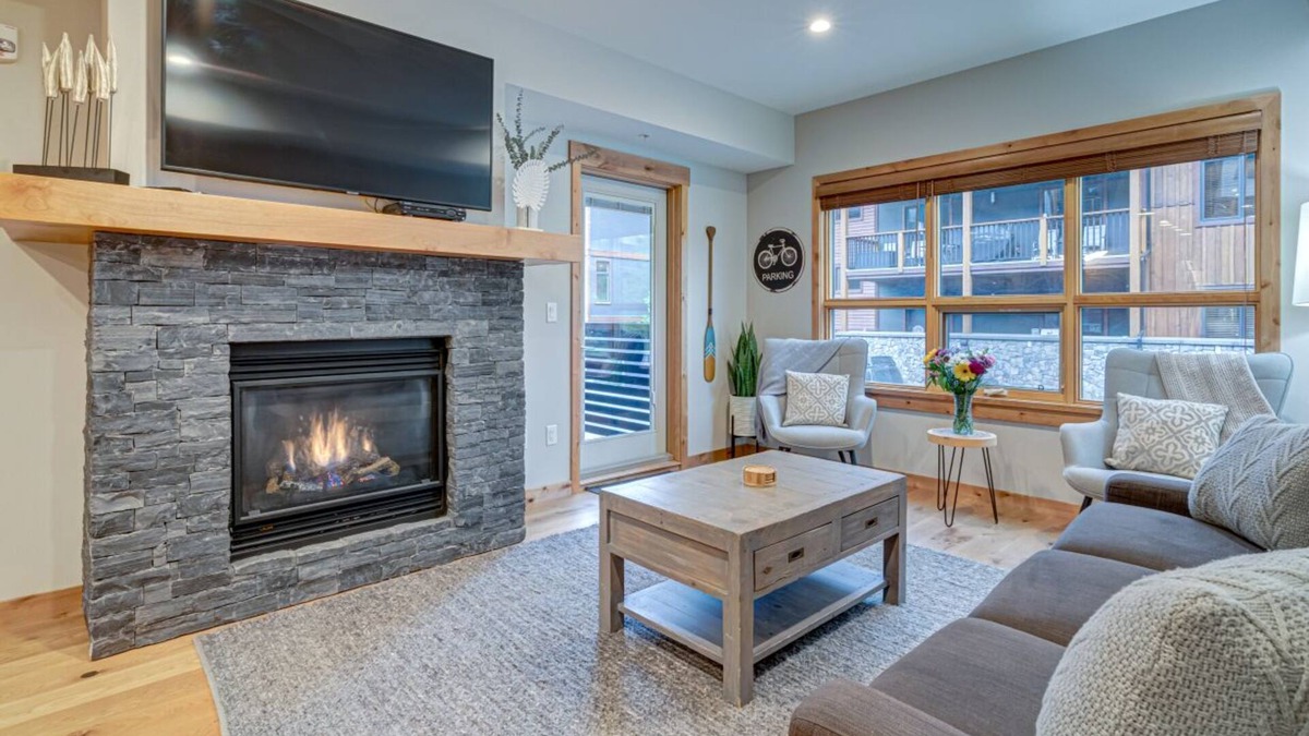 Canmore Condo | Stunning White Spruce Lodge - Walk to Main Street!