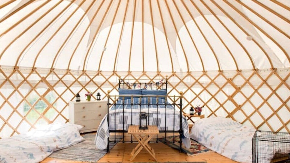 Lanteglos Cabin | Stunning Yurt 'Pencarrow' with hot tub close to hidden coves