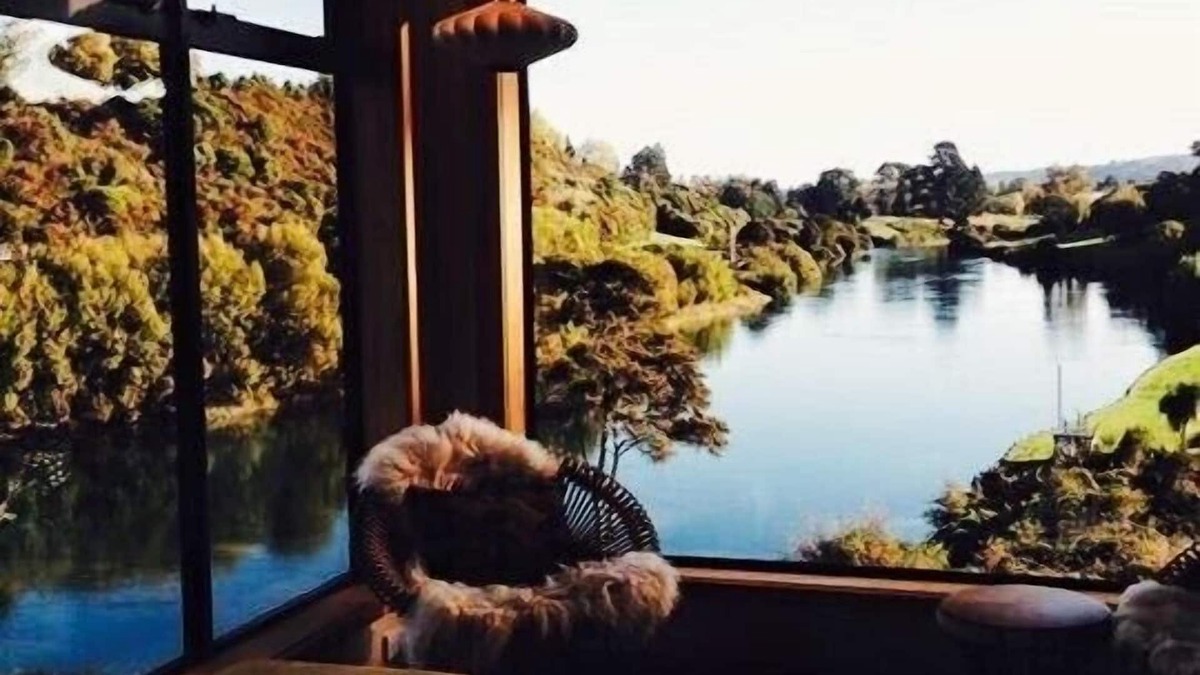 Rangatira Park House | Stunningly designed house, amazing river views.