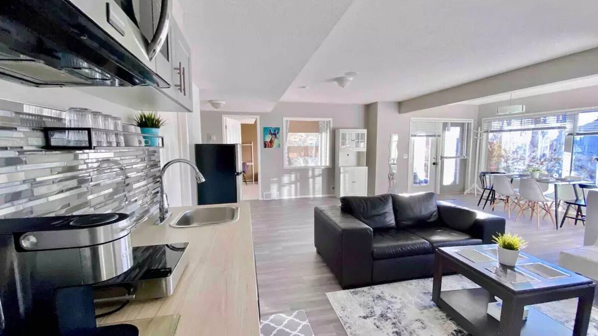 Springbank Hill House | Stunningly Private, Spacious, & Bright Walkout Suite
