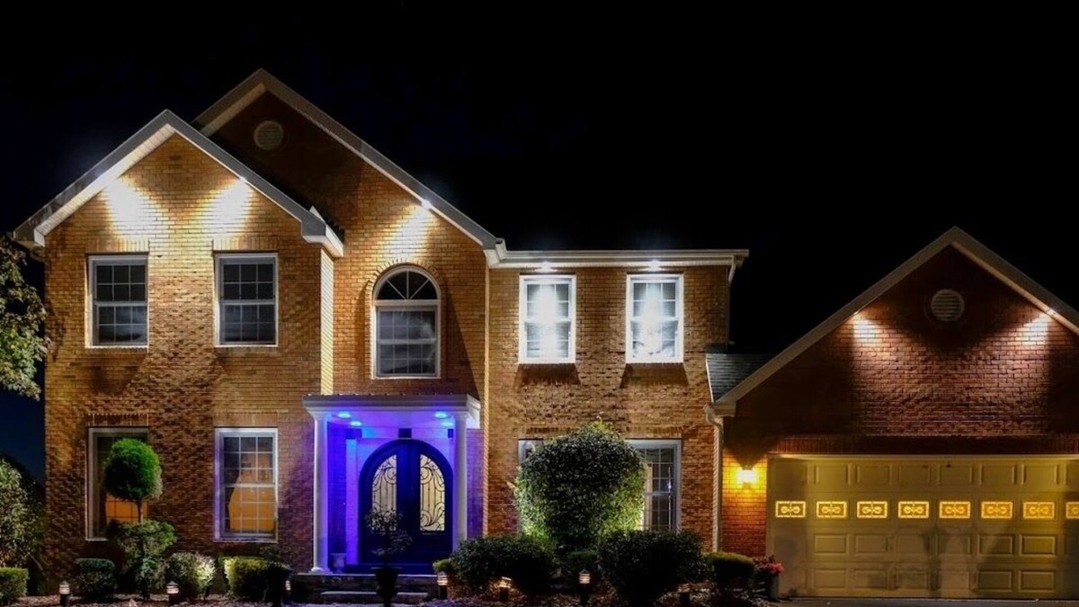 Westmere House | Stunningly unique luxury residence with huge dream backyard