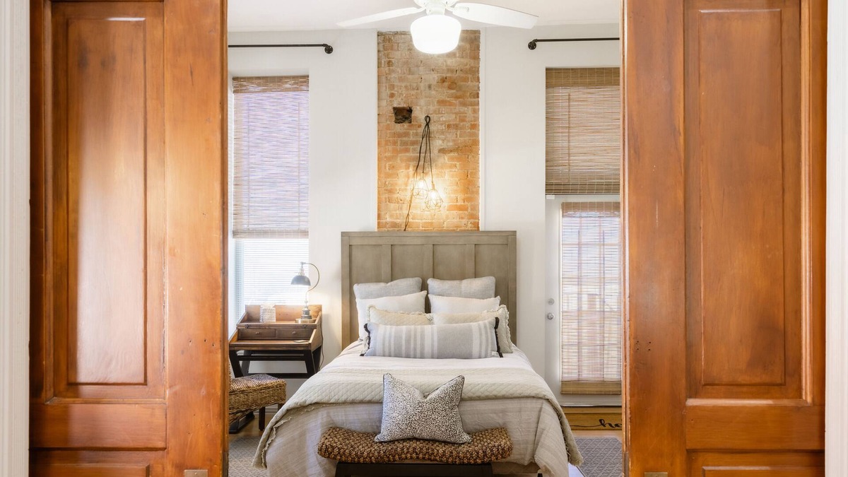 Kaufman Apartment | Stunting Loft in Historic Building