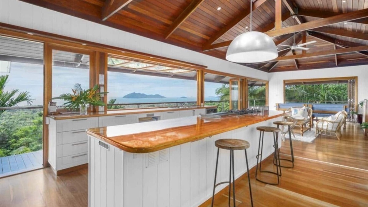 Mission Beach House | Stu’s Lookout - Stunning Views