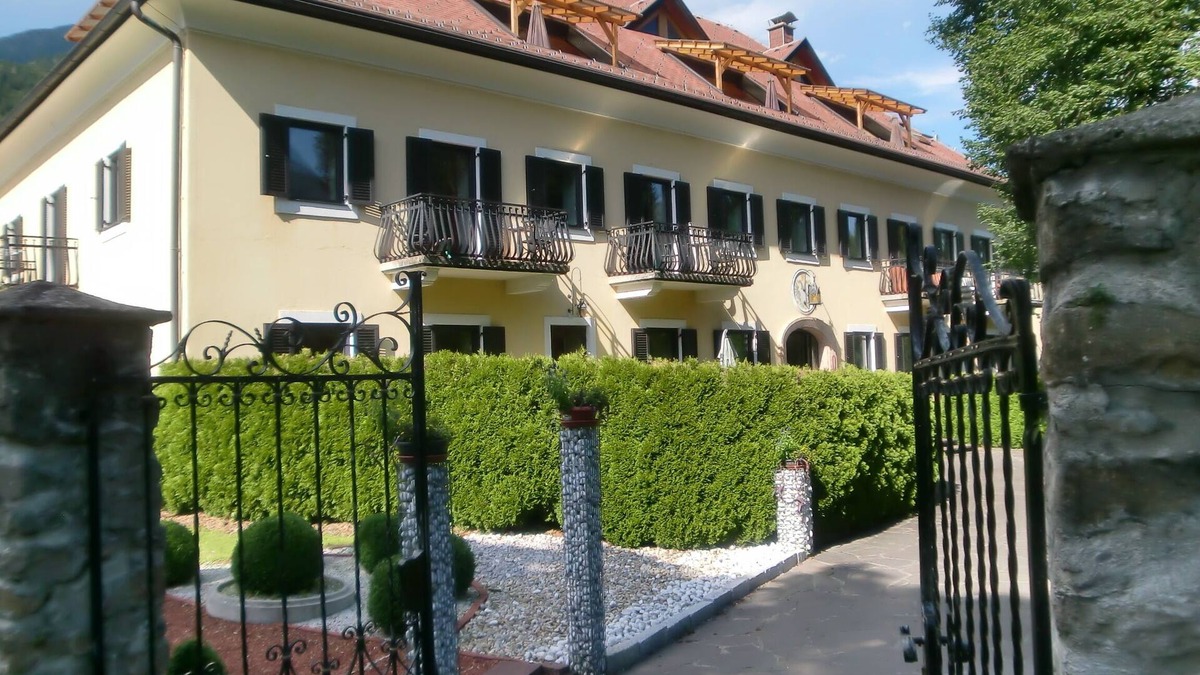 Dellach im Drautal Apartment | STYLE APARTMENT WITH 2 BALCONIES AND MOUNTAIN VIEW