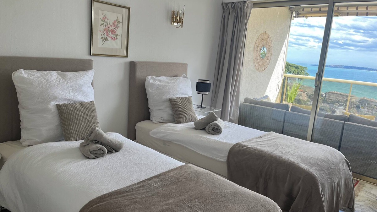 Cannes La Bocca Condo | Stylische Wohnung mit Traumblick! 5 Min vom Strand und Innenstadt Entfernt!