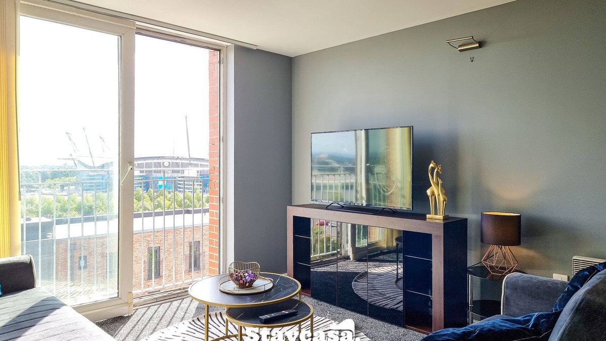 Clayton Apartment | Stylish 1-Bed Apartment with Parking