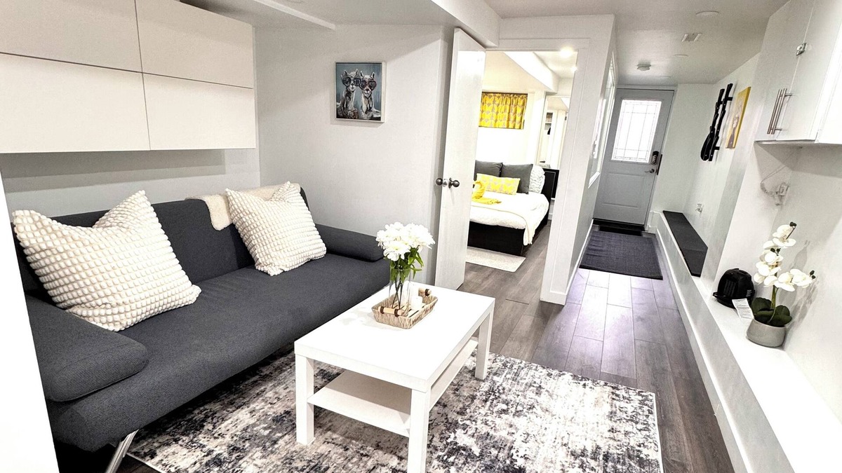 Runnymede Apartment | Stylish 1 Bedroom Apartment close to Bloor West Village