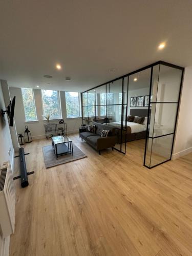 London Borough of Croydon Apartment | Stylish 1 Bedroom Apartment in Purley, Croydon