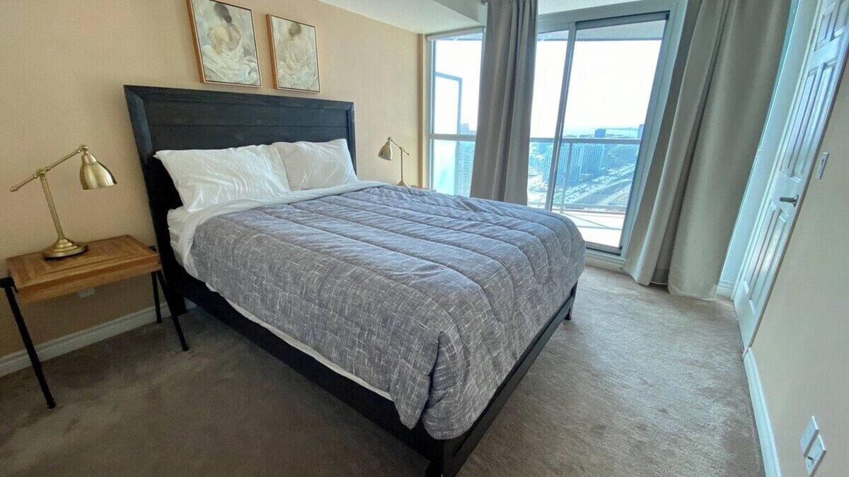 Toronto Entertainment District Apartment | Stylish 1 Bedroom Condo with Unobstructed CN Tower View