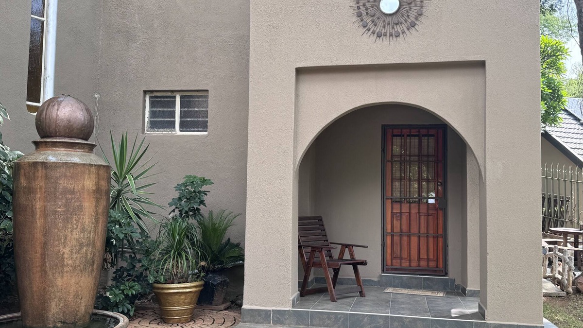 Rustenburg House | Stylish 1 Bedroom place