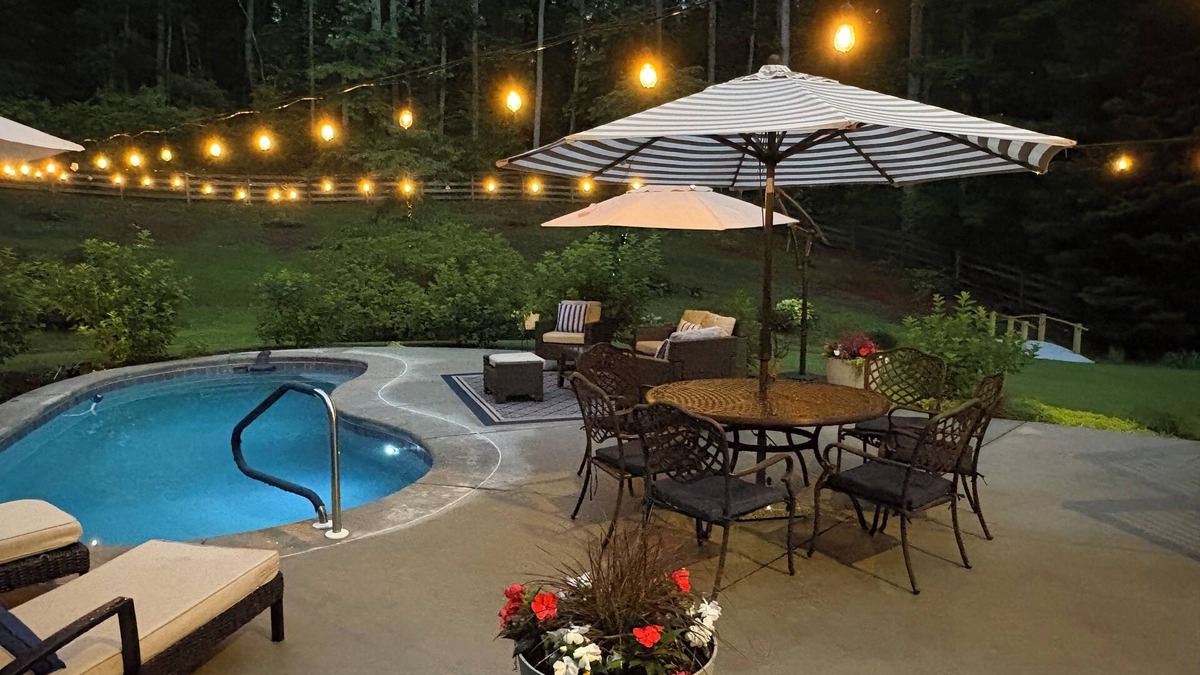 Dallas Apartment | Stylish 1-bedroom private entrance to basement apt with pool access