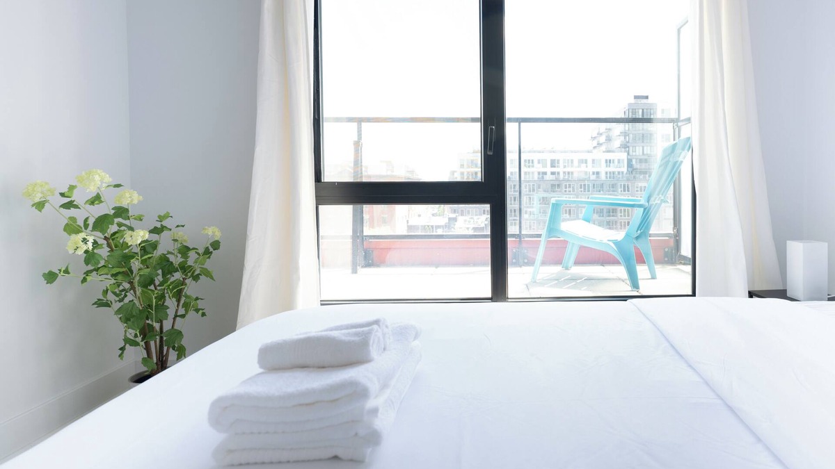 Cite Multimedia Apartment | Stylish 1 BR in Old Port Montreal