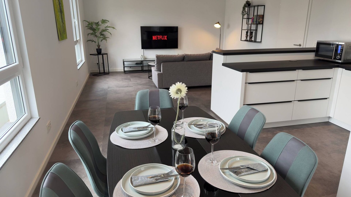 Siegburg Apartment | Stylish 135 sqm penthouse with air conditioning. Cologne/Bonn airport 15 minutes away