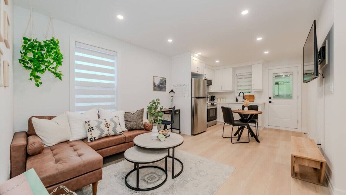 Kitchener House | Stylish 1BD Steps from Downtown