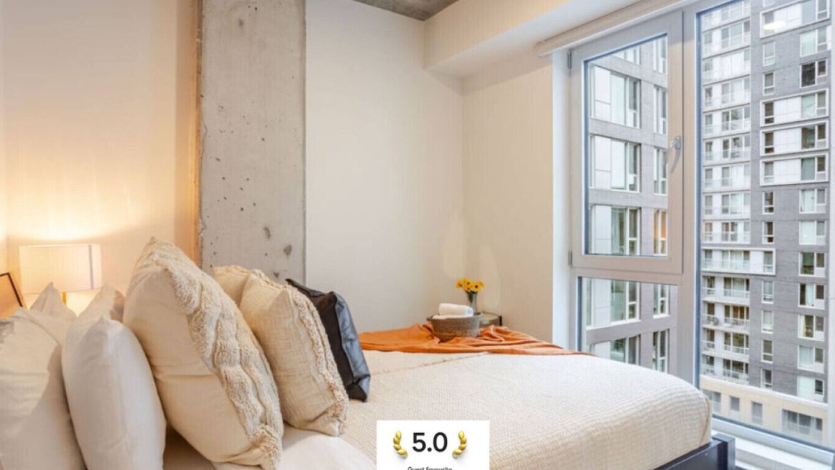 Shaughnessy Village Apartment | Stylish 1BDR Apartment in the Heart of DT MTL