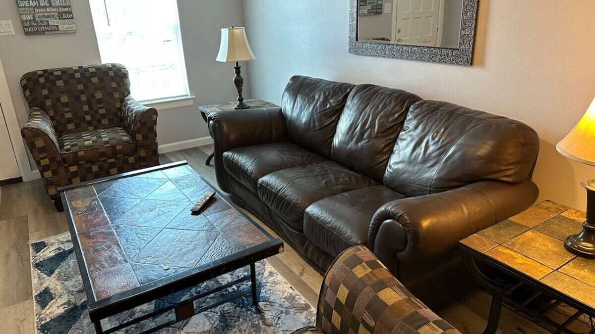 Northwest Los Angeles Heights Condo | Stylish 1BR Condo with Pool - Medical Center Area