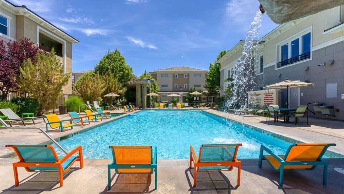 Reno/Tahoe Airport Apartment | Stylish 1BR | Pool, Gym, Fast Wi-Fi & Free Parking