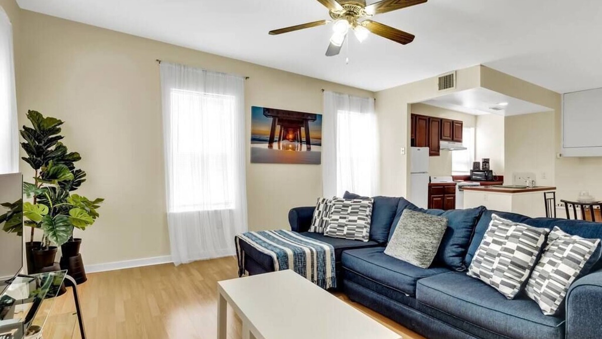 Graduate Hospital Apartment | Stylish 1BR: Prime Location
