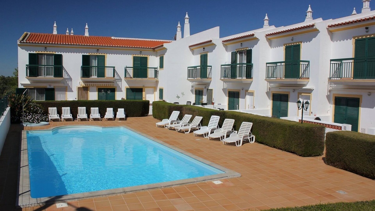 Vila Real Santo Antonio House | Stylish 2 bed house with private patio and shared swimming pool