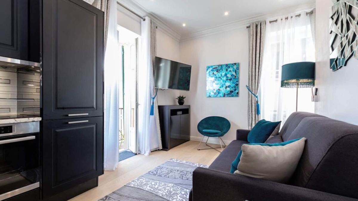 Old Town Apartment | STYLISH, 2 BALCONIES, RENOVATED ON RUE ROSSETTI OLD TOWN 2BR/2BA