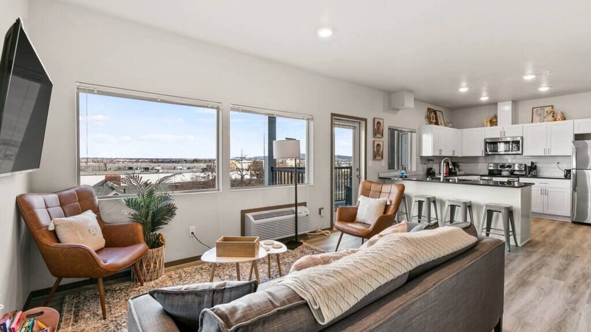 South Perry District Apartment | Stylish 2 Bed 2 Bath Near Perry District & DT!