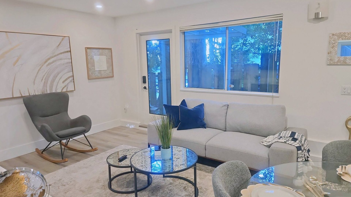 Upper Lonsdale House | Stylish 2 Bed Garden Suite w/yard and gazebo in Upper Lonsdale (great access)
