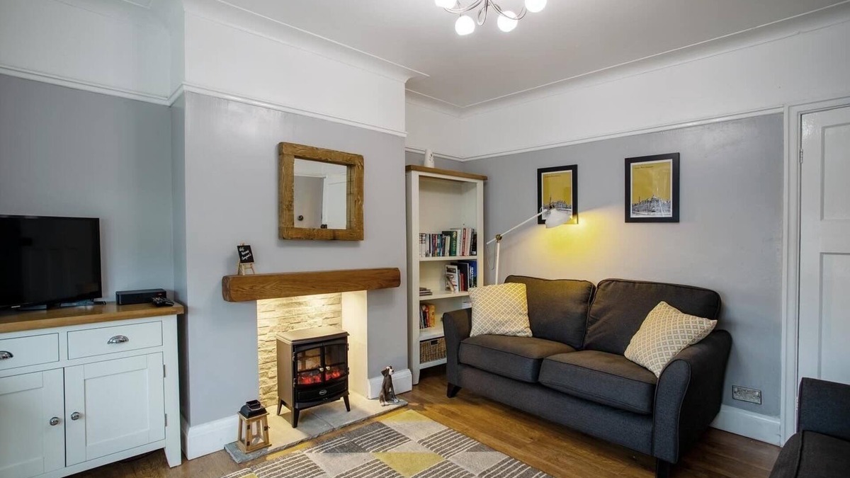 Yeadon House | Stylish 2-Bed Cottage in the heart of Yorkshire