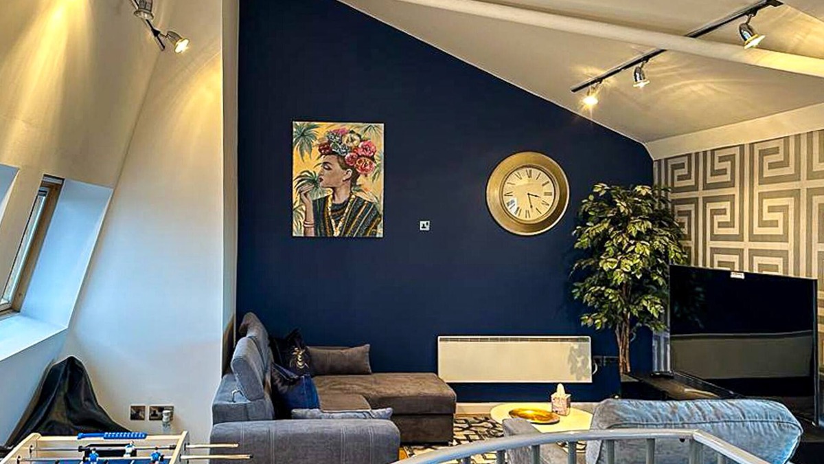 Belle Vue Apartment | Stylish 2-Bed Duplex Apartment with Parking
